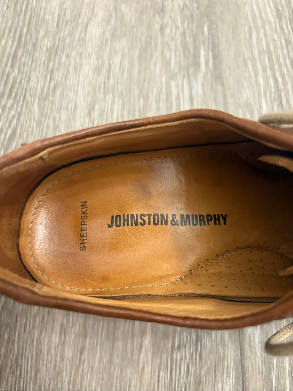 Johnston and Murphy Men’s Two-Tone Saddle Oxford Shoes in White and Brown